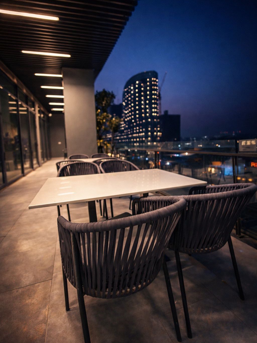 Vibe & Dine outdoor seating